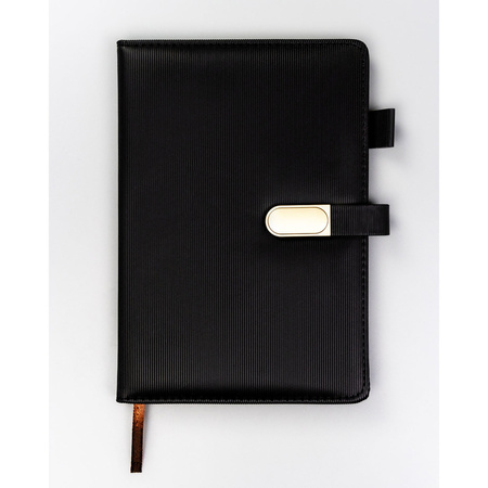 Geschenkset: Schwarzes, elegantes A5-Linien-Notizbuch mit schwarzem Kugelschreiber – Peterson