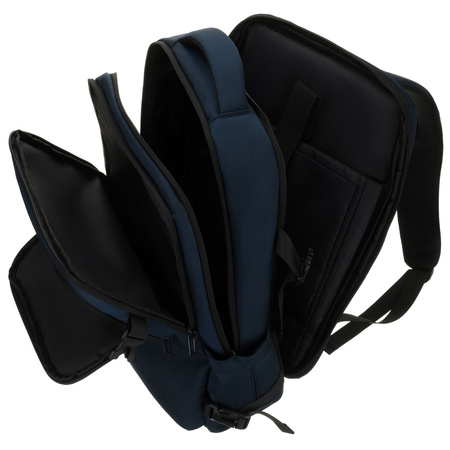 Dunkelblauer Reise-Rucksack aus Polyester mit Laptopfach, aufgehängt an verstellbaren Schultergurten – Peterson