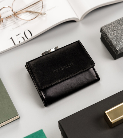 Kleine Damen Geldbörse aus Leder mit Druckknopf und Bügelverschluss – Peterson