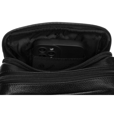 Schwarze Herren-Umhängetasche mit zwei Fächern aus Leder, aufgehängt an einem verstellbaren Gürtel – Peterson