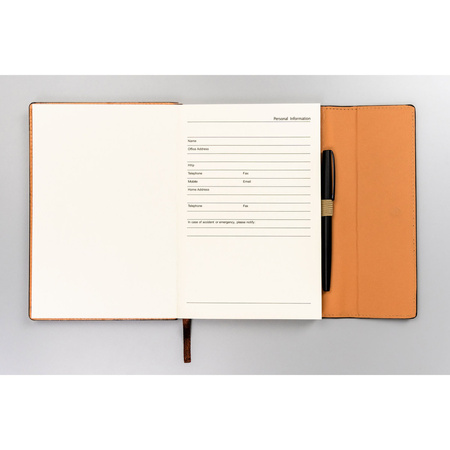 Geschenkset: Schwarzer Notizblock mit Linien und eleganter schwarzer Kugelschreiber – Peterson