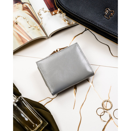 Kleine Damen-Geldbörse aus Naturleder in dominierendem Schwarz – Peterson