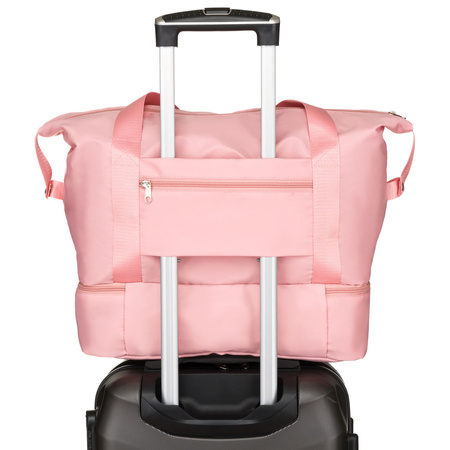 Rosafarbene Wochenendtasche aus strapazierfähigem Polyester, aufgehängt an bequemen Griffen - Peterson