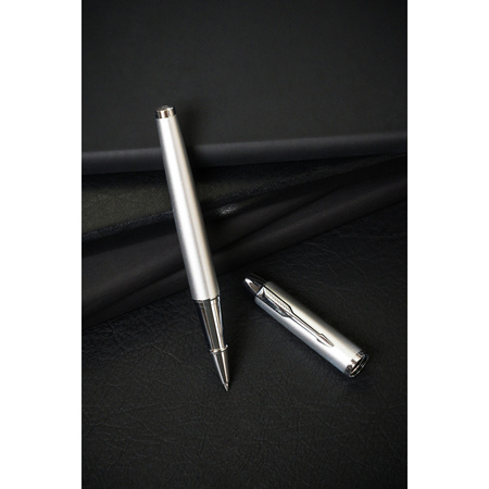 Metallkugelschreiber in Silber- und Grautönen mit schwarzer Mine - Peterson