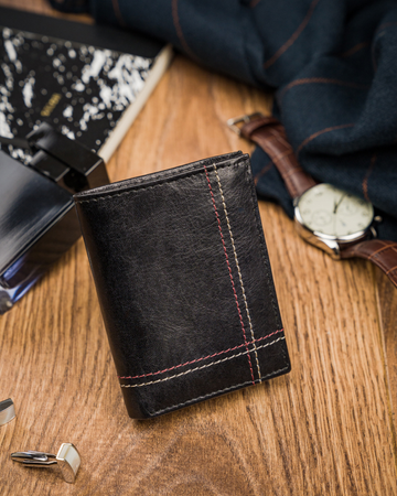 Klassische, vertikale Herren Geldbörse aus echtem Leder – Always Wild®