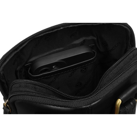 Zweifach unterteilte, schwarze Herren-Umhängetasche aus Naturleder, aufgehängt an einem verstellbaren Gürtel – Peterson