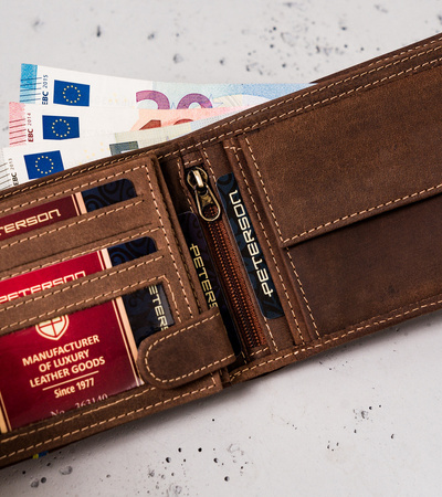 Herren Geldbörse horizontal mit dekorativer Prägung – Peterson