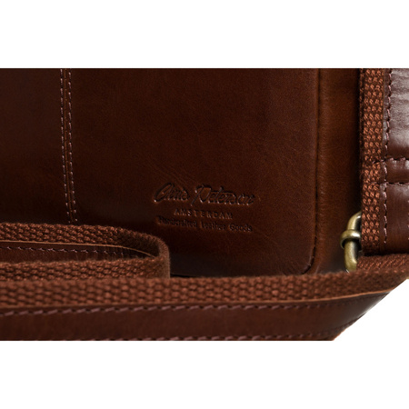 Einfache, braune Herren-Umhängetasche aus Naturleder – Peterson