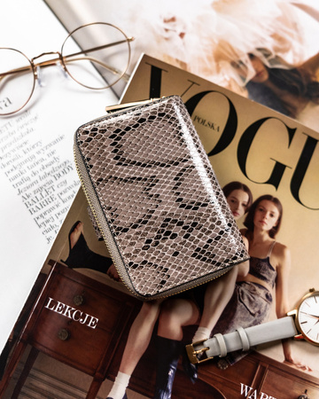 Kompakte Damen Geldbörse mit exotischem Muster – Peterson