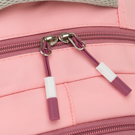 Geräumiger Schulrucksack aus Polyester in Rosa, aufgehängt an verstellbaren Trägern – Peterson