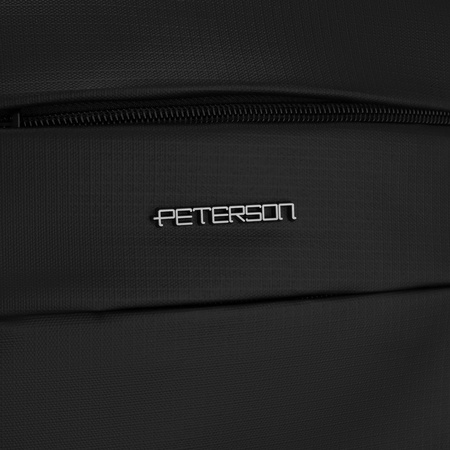 Großer Reise-Rucksack in Schwarz mit Laptopfach, mit Reißverschluss geschlossen - Peterson