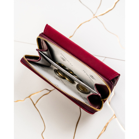 Horizontale Damen-Geldbörse aus Öko-Leder in Bordeauxrot, mit Reißverschluss und Druckknopf geschlossen - Peterson