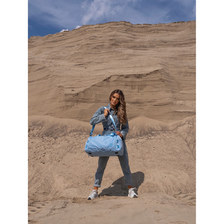 Wochenendtasche in Hellblau mit Koffergurt – Peterson