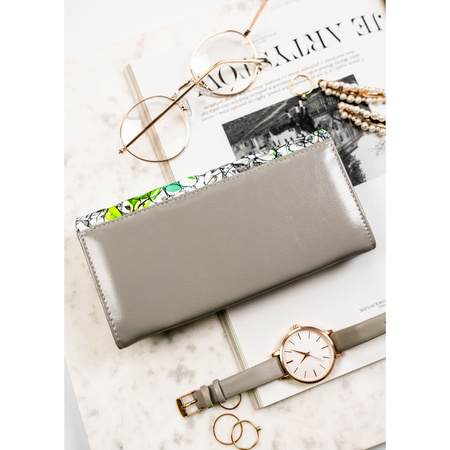 Horizontale, große Damen Geldbörse mit Blumenmuster und Innenreißverschlussfach – Peterson