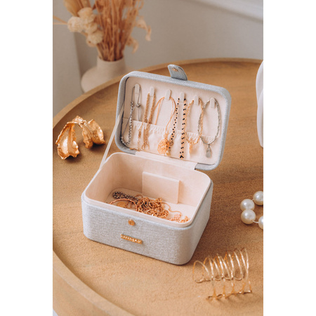 Silberne Schmuckschatulle mit Magnetverschluss – Peterson