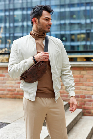 Städtische Gürteltasche aus Leder zum Umhängen – Peterson