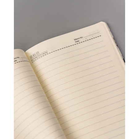 Notizbuch A5 im festen Einband mit Verschlussgummi – Peterson