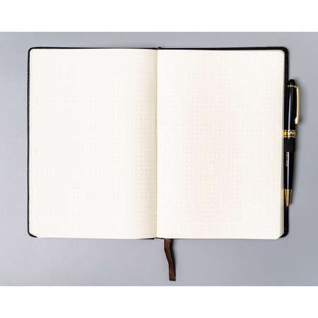 Schwarzes Notizbuch im Hardcover A5 Format mit Punktraster – Peterson