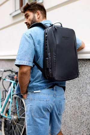 Großer Rucksack mit USB-Anschluss und Laptopfach – Peterson