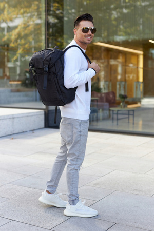 Großer Rucksack mit Laptopfach und USB-Anschluss – David Jones