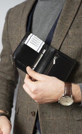 Herren Geldbörse Hochformat aus Glattleder mit silbernem Akzent – Rovicky