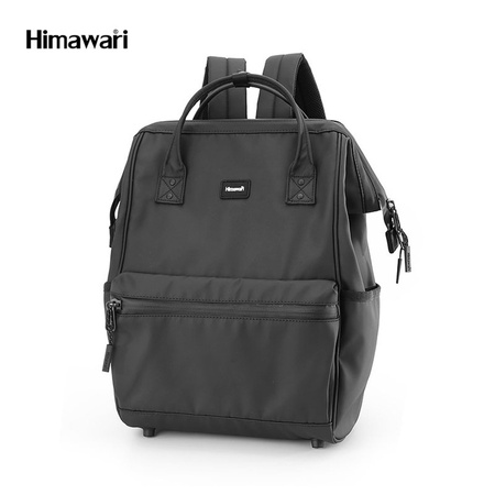 Schwarzer Rucksack aus wasserabweisendem Nylon mit USB-Anschluss und Standfüßen – Himawari