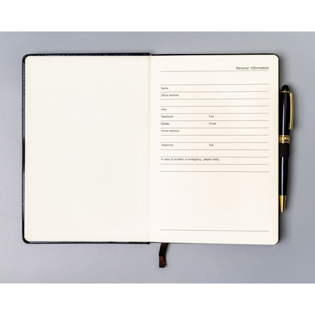 Schwarzes Notizbuch im Hardcover A5 Format liniert - Peterson