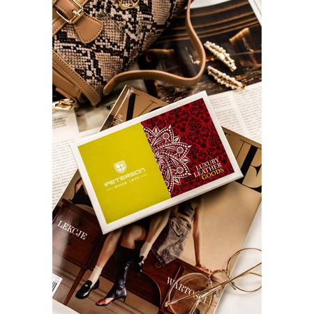 Goldene Damen Geldbörse mit Magnetverschluss und Fächern – Peterson