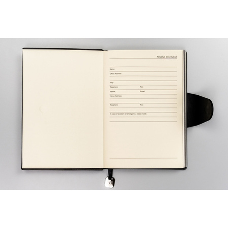 Schwarzes Notizbuch A5 mit Magnetverschluss – Peterson