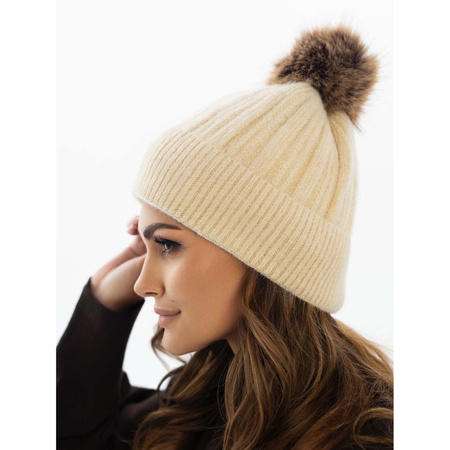 Warme Damen Wintermütze mit Fellbommel – Peterson