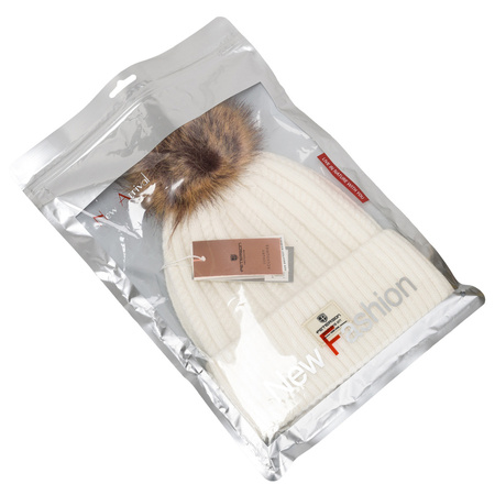 Damen Wintermütze mit Bommel in Naturtönen – Peterson