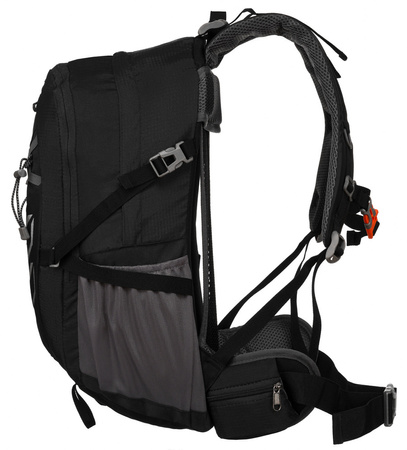 Schwarzer Adventure Trekkingrucksack mit Regenschutz – Peterson