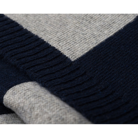 Modischer Winterschal mit minimalistischem Muster – Peterson