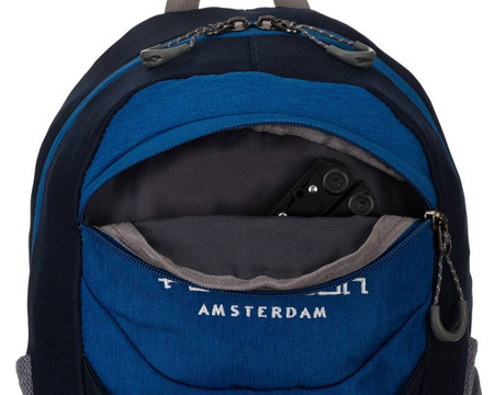 Blauer Trekkingrucksack mit bequemen Schulterriemen – Peterson