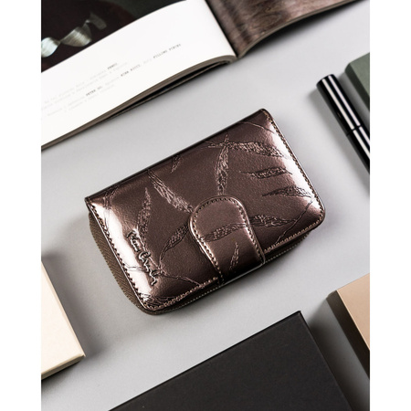 Kleine, vertikale Damen Geldbörse aus lackiertem Leder mit Blättermotiv – Pierre Cardin