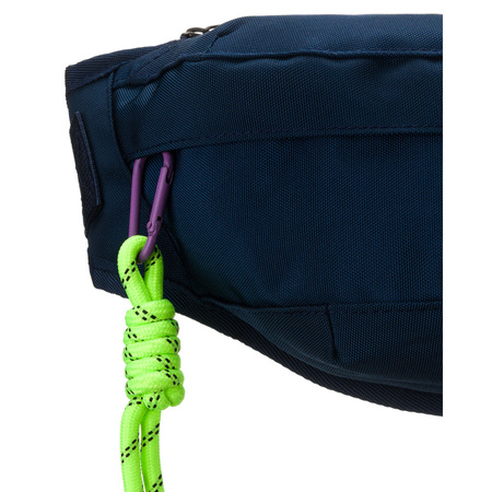 Granatrote, sportliche und geräumige Bauchtasche aus Polyester mit stilvollem Karabinerhaken – Peterson