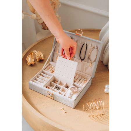 Silberne Schmuckschatulle mit speziellem Uhrenfach, abschließbar mit Schlüssel und Schnappverschluss – Peterson