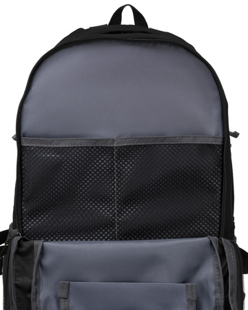 Schwarzer Adventure Trekkingrucksack mit Regenschutz – Peterson