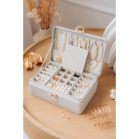 Elegante Schatulle in Silberfarbe, mit einem Druckverschluss und Schlüssel verschließbar – Peterson