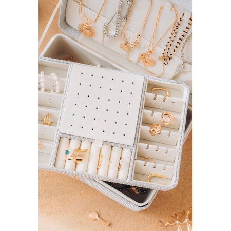 Elegante Schatulle in Silberfarbe, mit einem Druckverschluss und Schlüssel verschließbar – Peterson