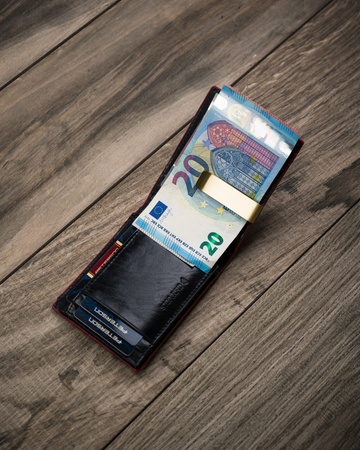 Elegante Herren Geldbörse mit rotem Akzent – Peterson