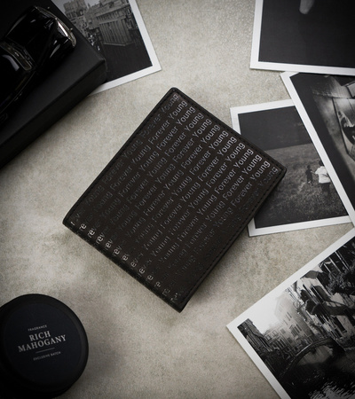 Herren Geldbörse aus Echtleder mit Monogrammprägung – Forever Young