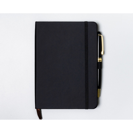 Peterson Schwarzes Notizbuch im B6-Format mit gepunkteten Seiten