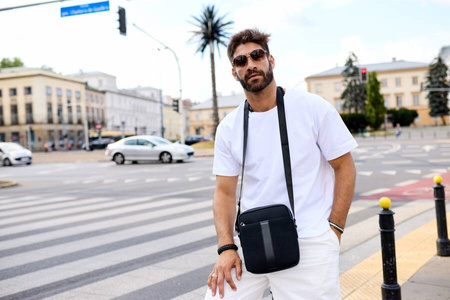 Praktische Herren Umhängetasche aus robustem Material – Rovicky