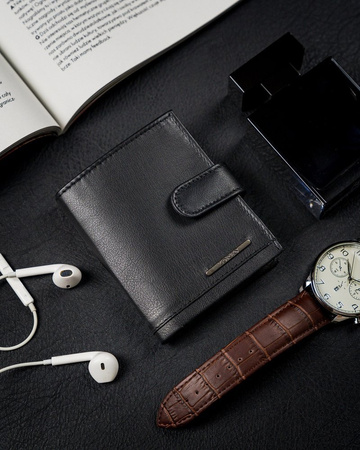 Vertikales Kartenetui aus Echtleder mit Druckknopf und Geldscheinfach – Loren