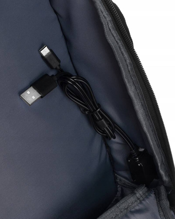 Großer Rucksack mit USB-Anschluss und Laptopfach – Peterson