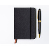 Schwarzes Notizbuch im A6-Format, gepunktet, mit Gummibandverschluss – Peterson