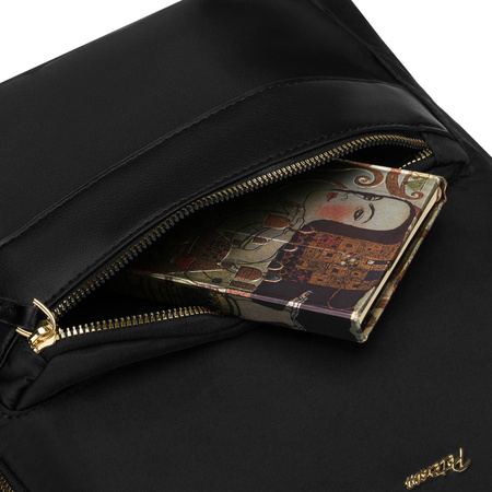 Damen-Stadtrücksäcke aus Polyester in Schwarz, an verstellbaren Trägern aufgehängt - Peterson