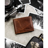 Hellbraune Herren-Geldbörse aus Leder ohne äußeren Verschluss – Peterson