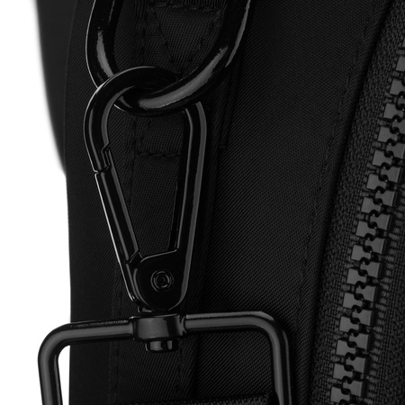 Städtischer, schwarzer Damen-Rucksack aus Polyester, an verstellbaren Trägern befestigt – Peterson